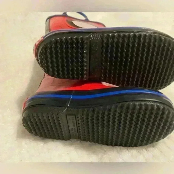 NWOT Spider-Man rubber boots. Size 5-6 - Picture 4 of 6